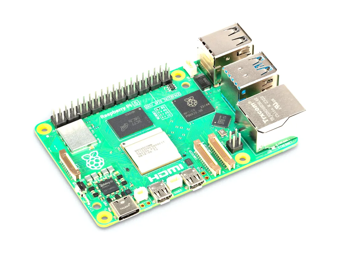 Raspberry Pi 5 (8 GB) Starter Kit